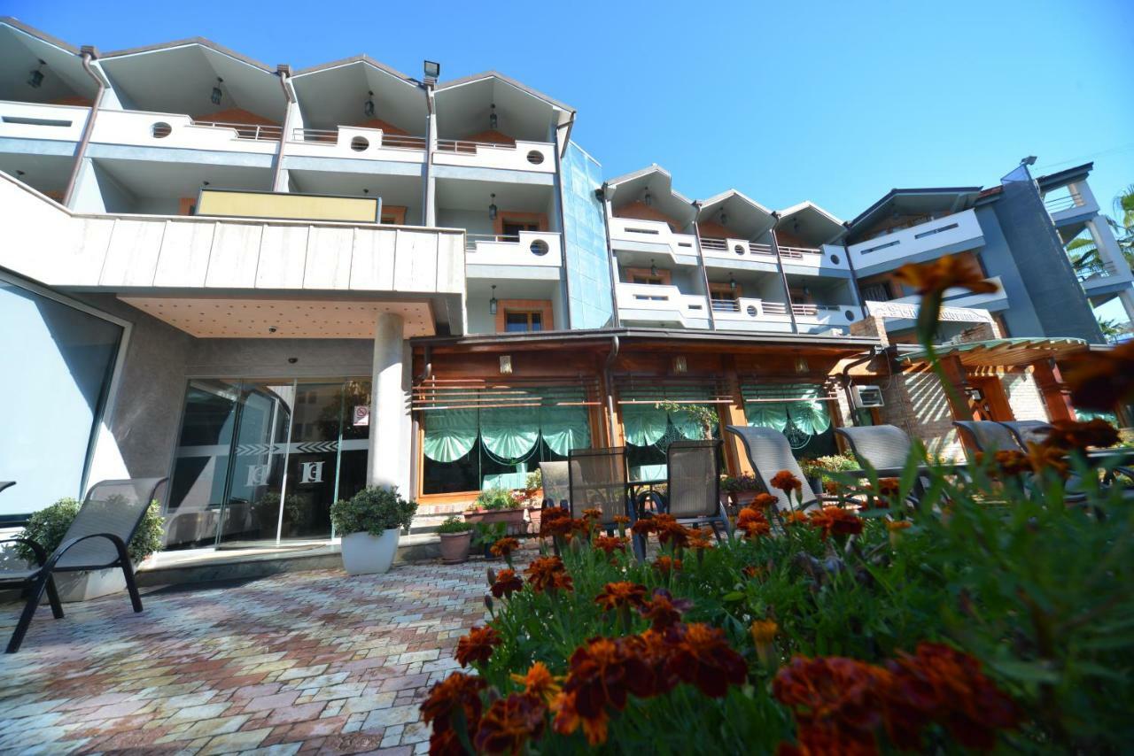 Hotel California Resort Golem  Exterior photo