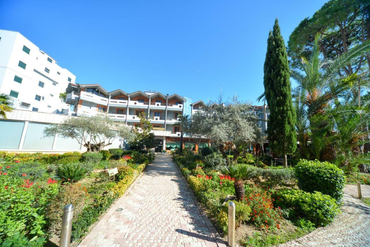 Hotel California Resort Golem  Exterior photo